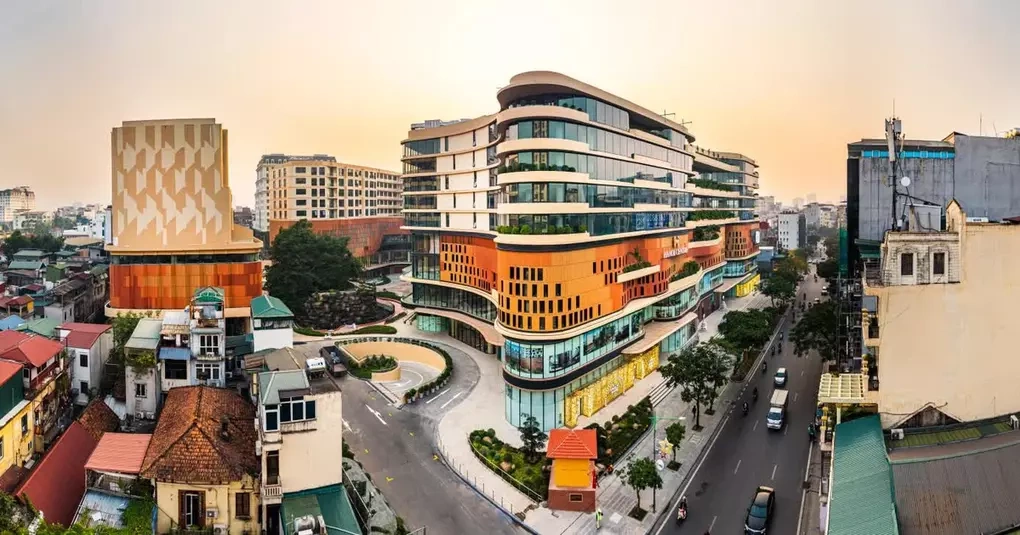 Toàn cảnh trung tâm thương mại Hanoi Centre tại phố Nguyễn Thái Học nhìn từ trên cao