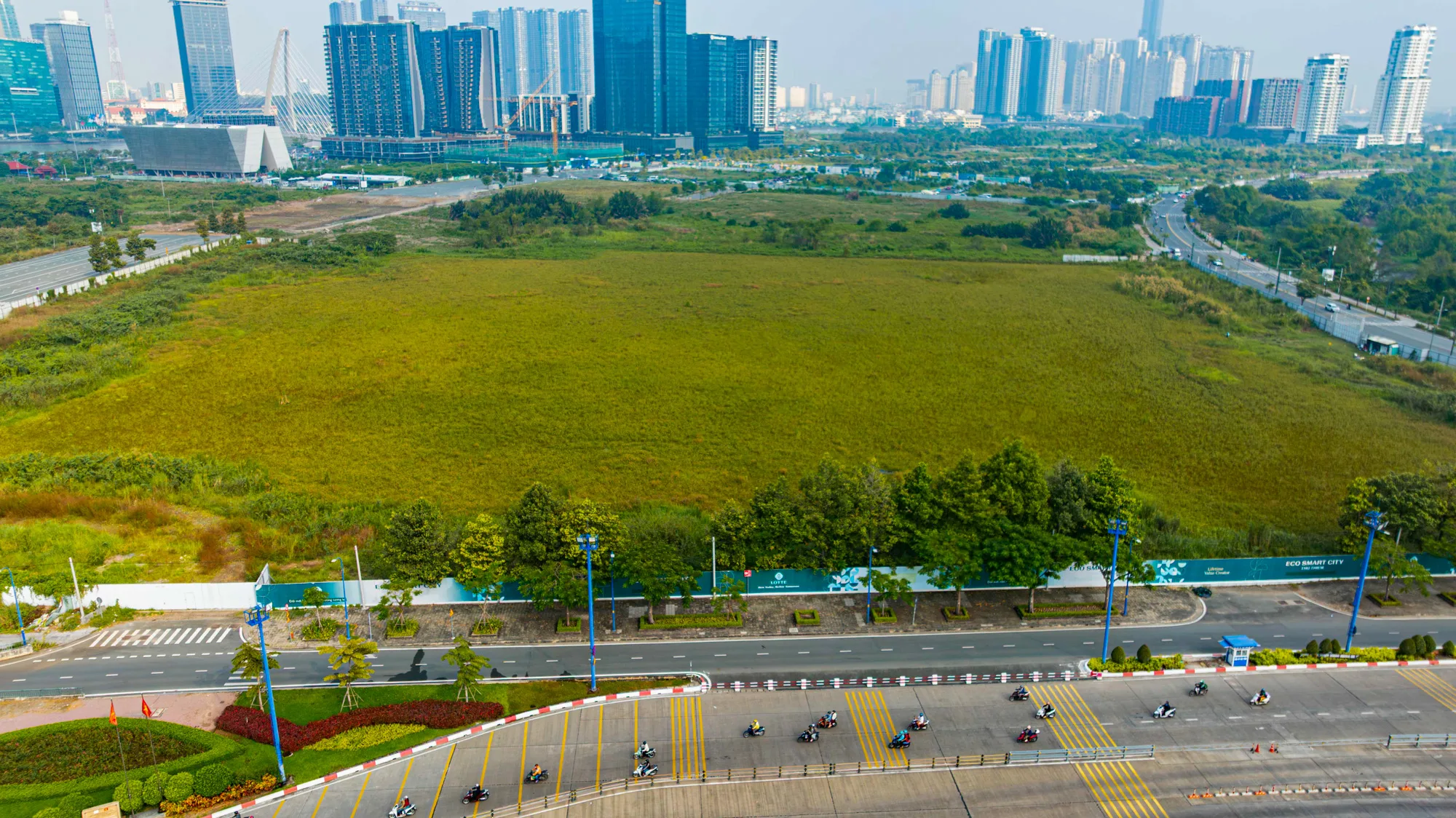 Khu đất Lotte Eco Smart City Thủ Thiêm bỏ trống, chưa thi công