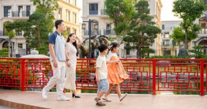 Toàn cảnh khu biệt thự và sân golf tại Vinhomes Royal Island trên đảo Vũ Yên nhìn từ trên cao